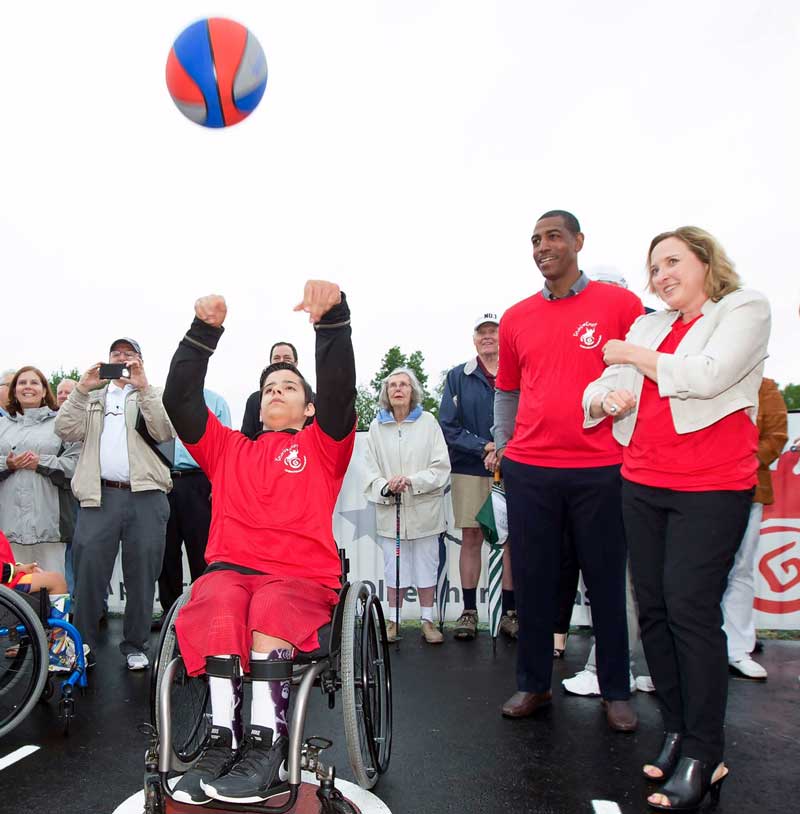 Accesible basketball court