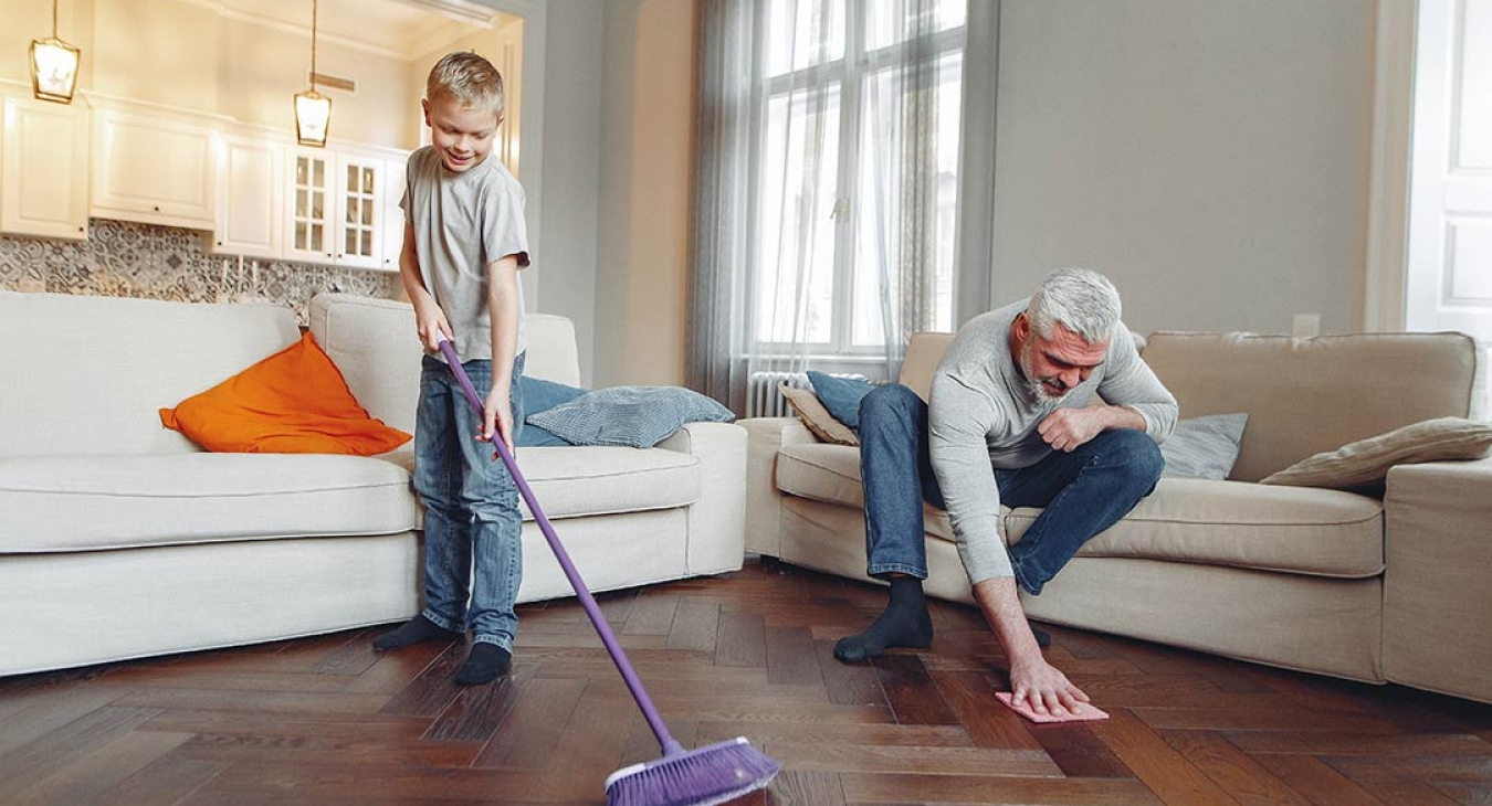 How to Introduce Your Children to the Idea of Green Cleaning