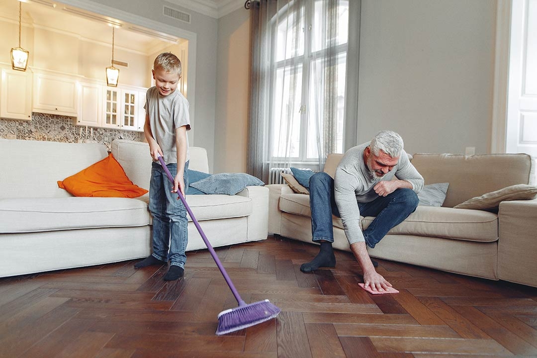 How to Introduce Your Children to the Idea of Green Cleaning