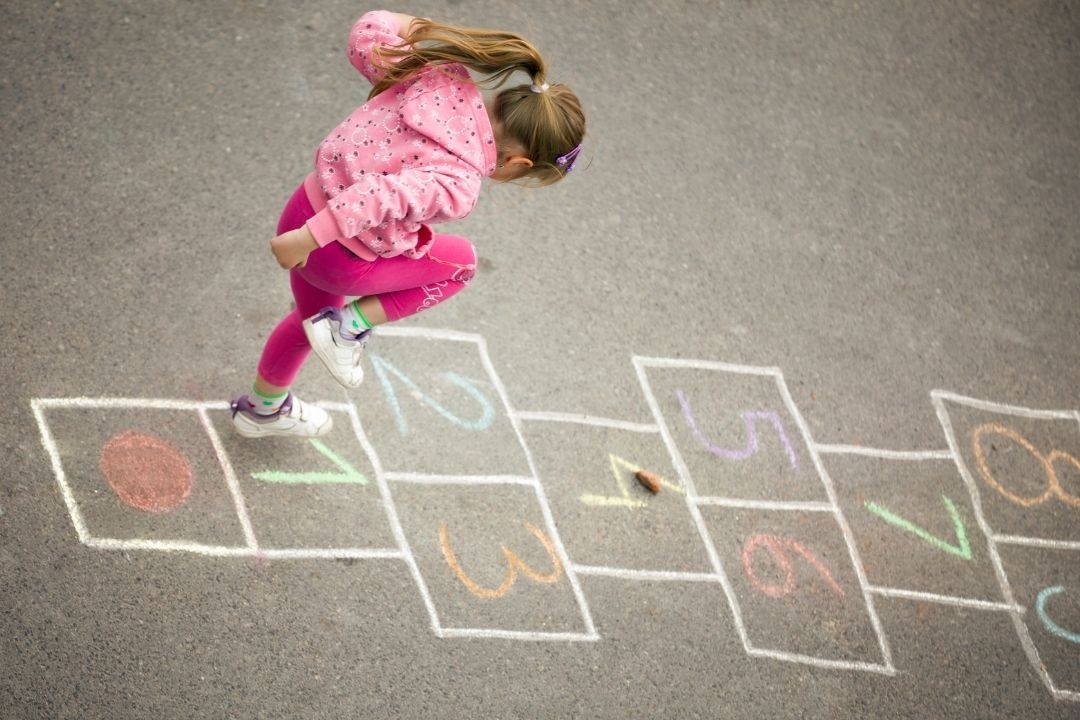 5 Best Sidewalk Games To Play With Chalk