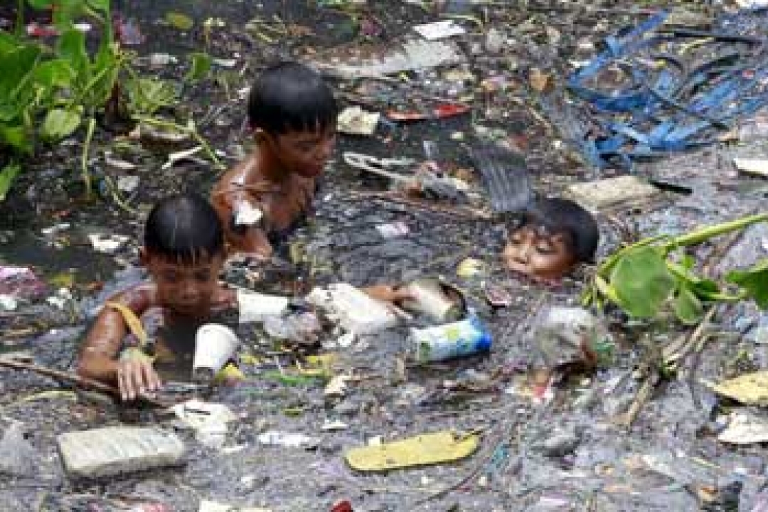 Unsafe play in polluted water