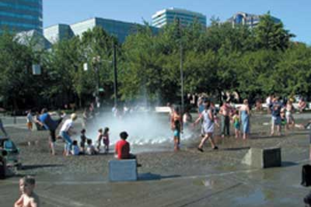 Waterfront Salmon Street water feature - Portland Oregon