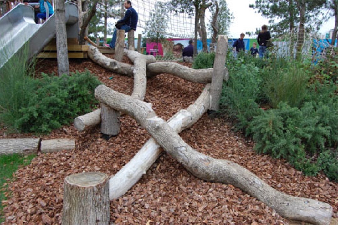 Tumbling Bay Playground, Queen Elizabeth Olympic Park - balance logs