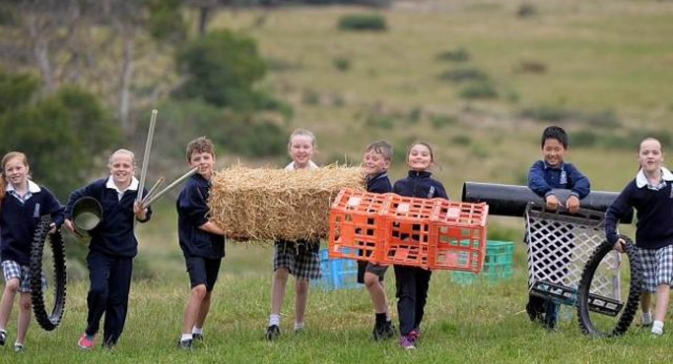 Hay bales and milk crates better for creative play then conventional school playgrounds