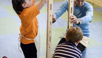 Children building a Rigamajig