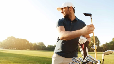 man choosing a golf club
